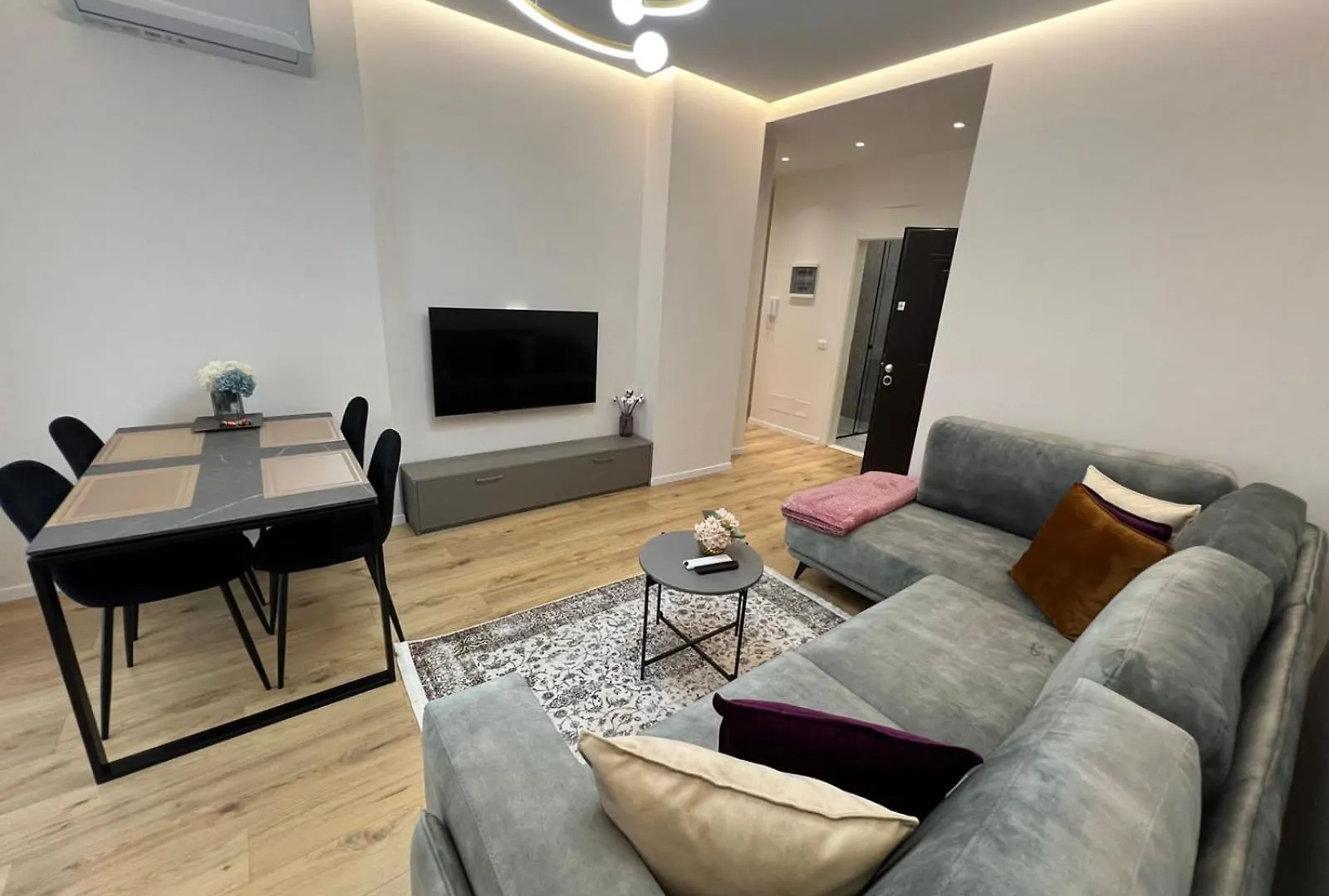 Lindis Apartment 8 6 티라나 알바니아